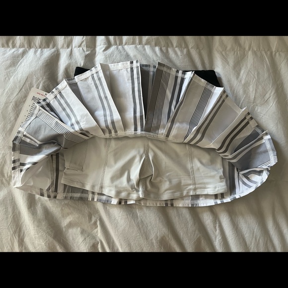 Lululemon Run Pace Setter skirt/shorts *NWT - Picture 6 of 9